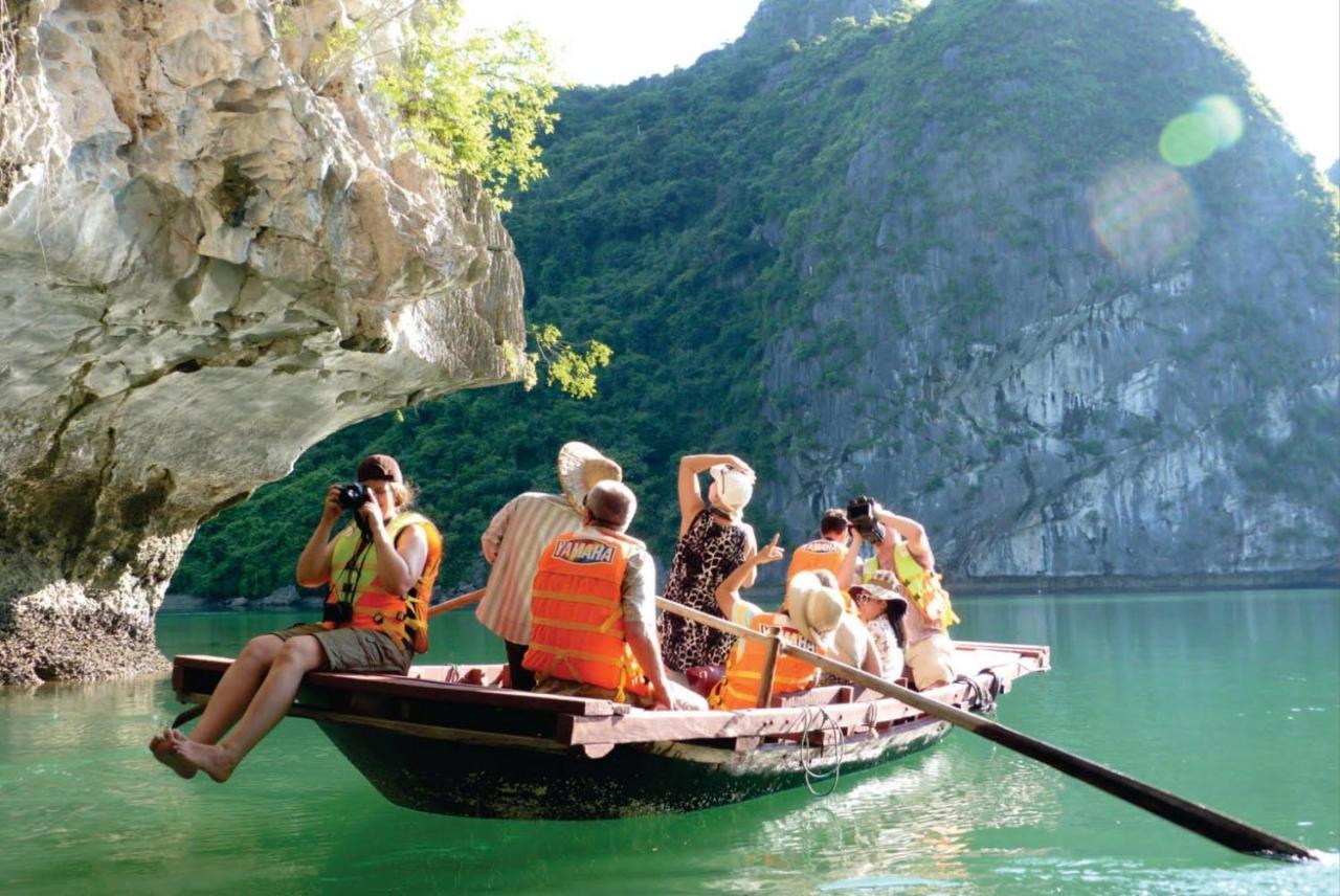 Отель Charm Boutique Cruise Халонг Экстерьер фото